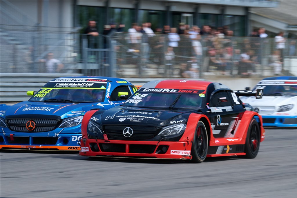 Nicolai Nygaard Pedersen fører an i Super GT-mesterskabet.
(Foto: Stumpphoto)